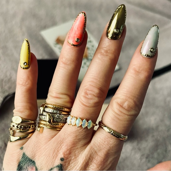 Charlie and Marcelle 14k yellow gold opal ring, size 7 - Picture 5 of 11